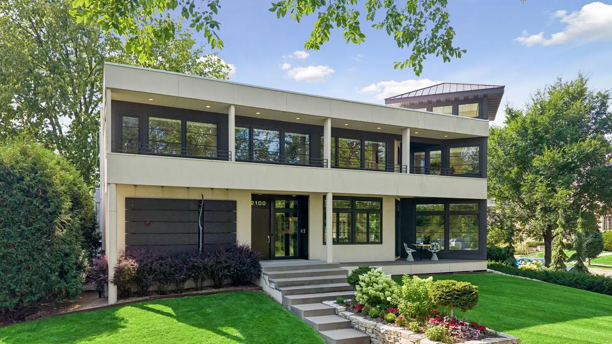 2100 W Lake Of The Isles Parkway, Minneapolis, MN 55405 - #1