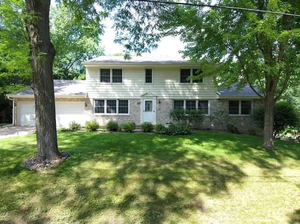 3931 Huntingdon Drive, Hopkins, MN 55305