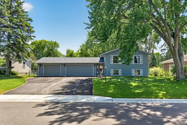 2425 80th Avenue N, Brooklyn Park, MN 55444