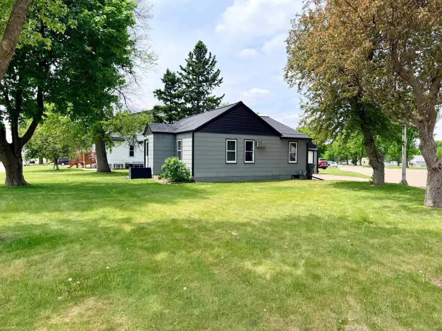 1857 1st Avenue, Worthington, MN 56187 - #3