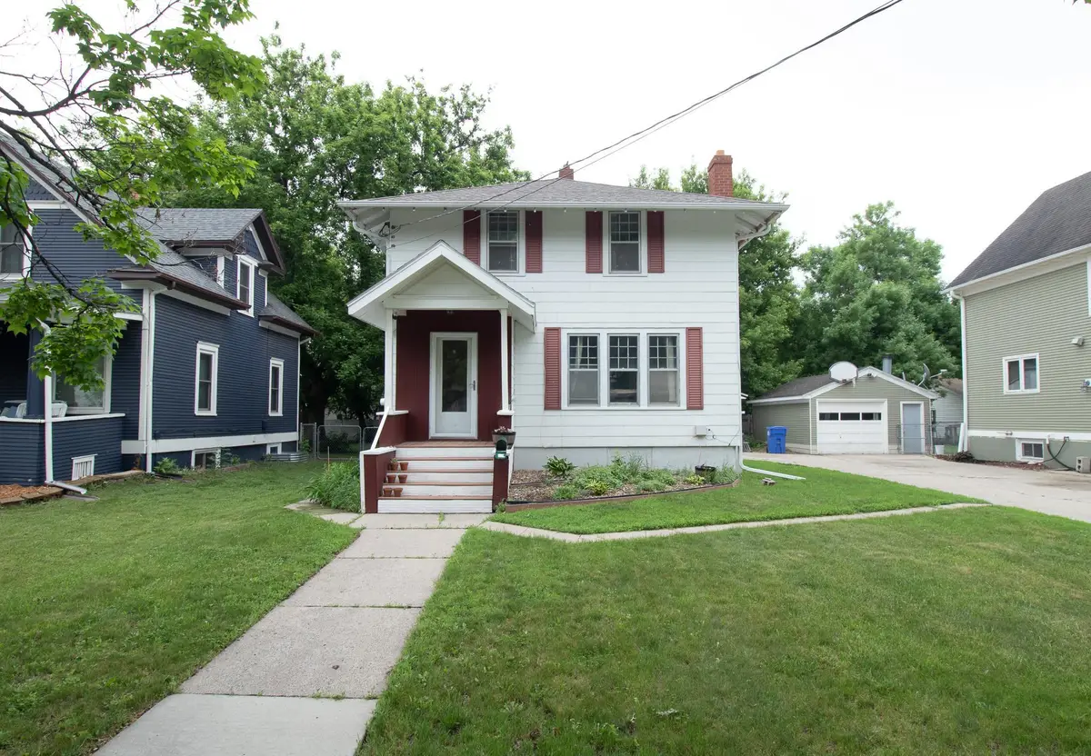 1033 12th Street N, Fargo, ND 58102 - #1