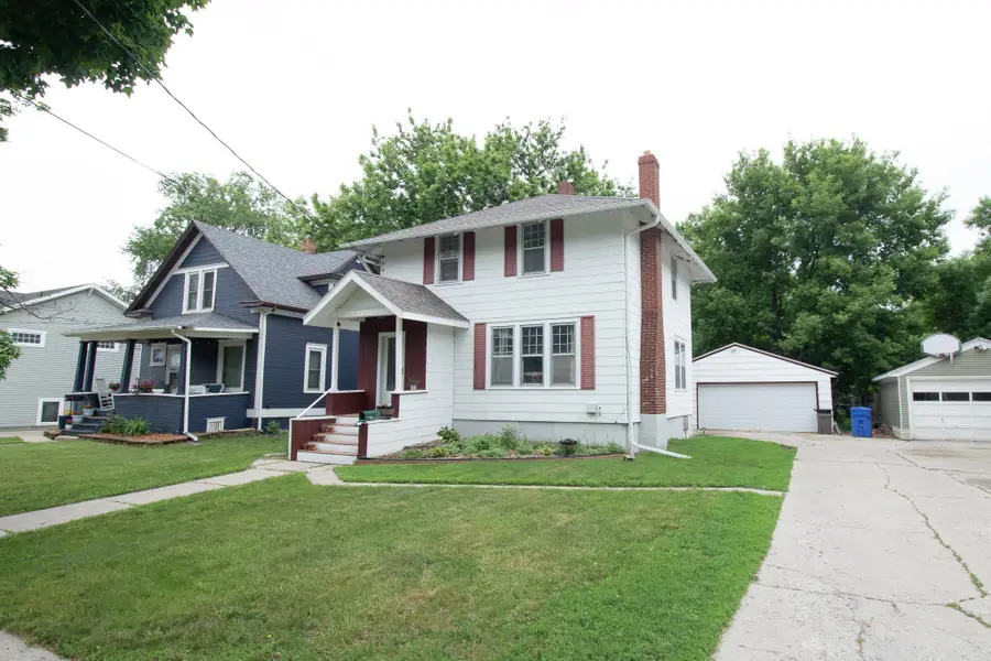 1033 12th Street N, Fargo, ND 58102 - #2