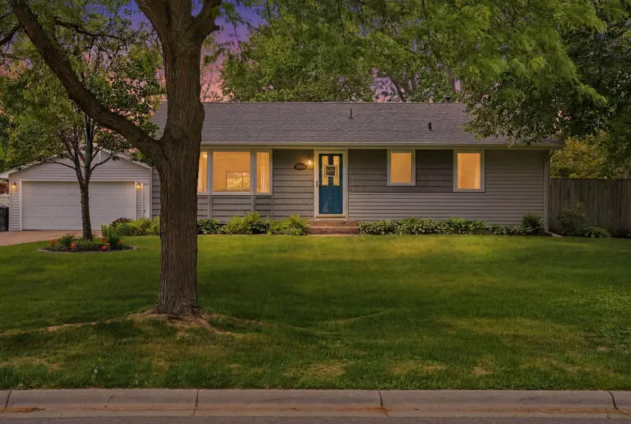 2850 121st Avenue Nw, Coon Rapids, MN 55433 - #2