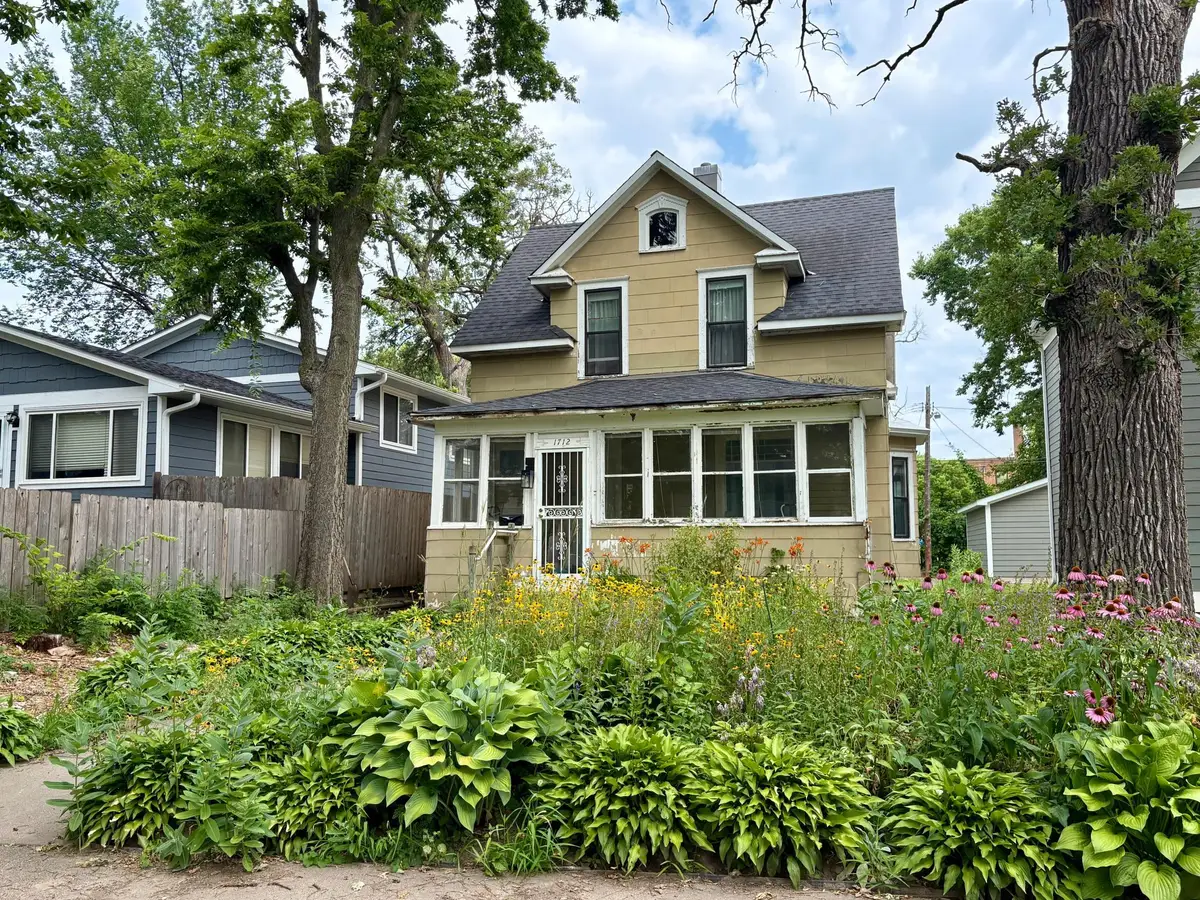 1712 8th Avenue N, Minneapolis, MN 55411 - #1