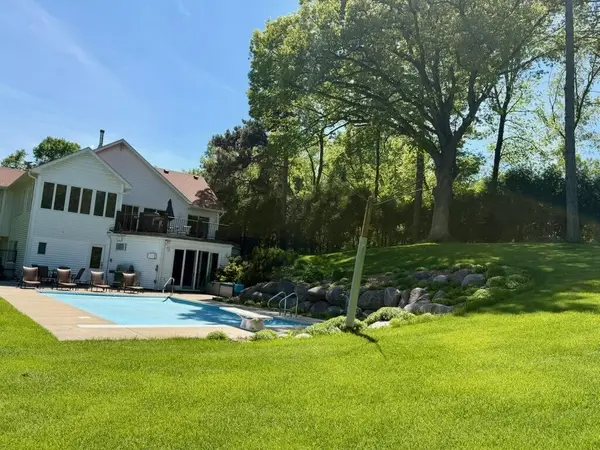 13920 Mcginty Road E, Hopkins, MN 55305