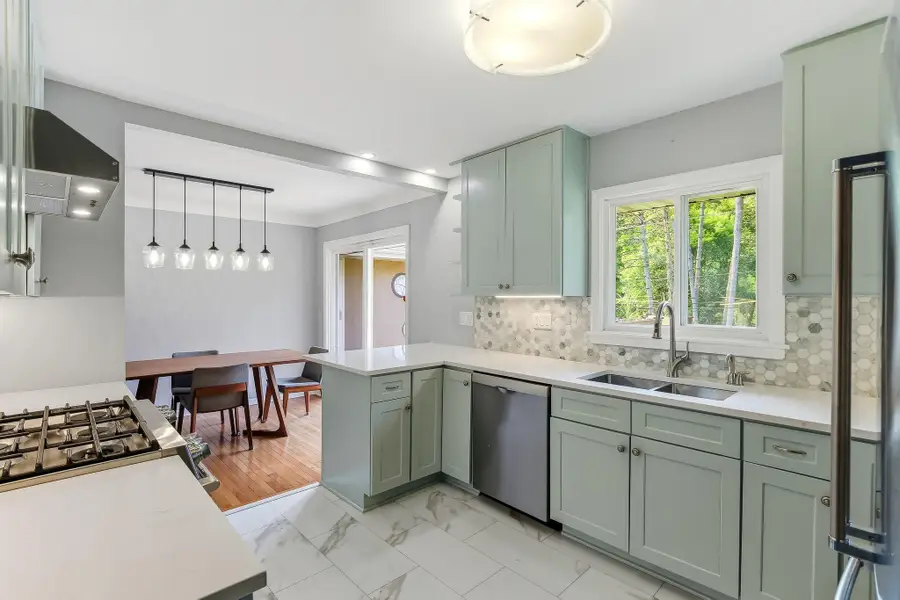 676 Shryer Avenue W, Saint Paul, MN 55113 - #2