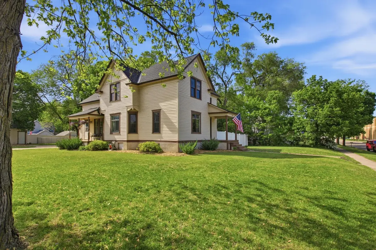 324 S Swift Avenue, Litchfield, MN 55355 - #1