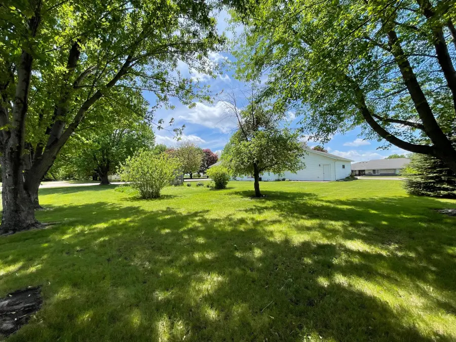 208 Broad Street S, Comfrey, MN 56019 - #3