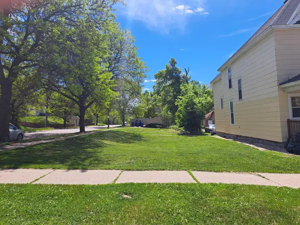 696 Sims Avenue, Saint Paul, MN 55106