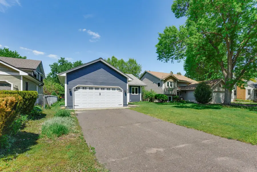 879 Iowa Avenue W, Saint Paul, MN 55117 - #3