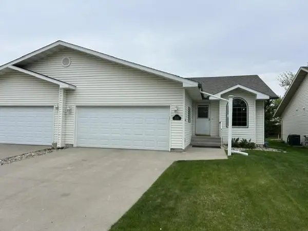 816 Lakeridge Place, West Fargo, ND 58078