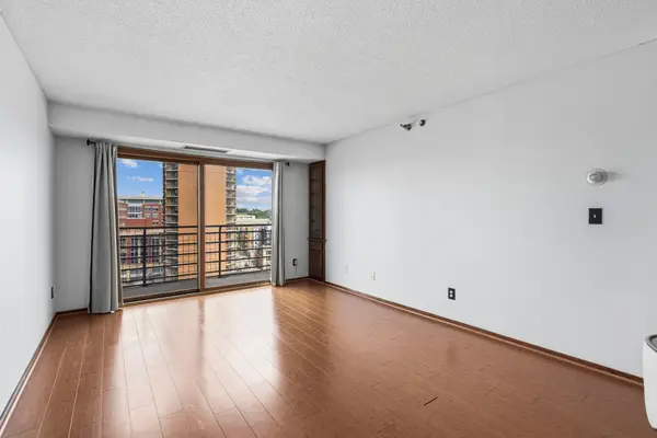 66 9th Street E #1614, Saint Paul, MN 55101