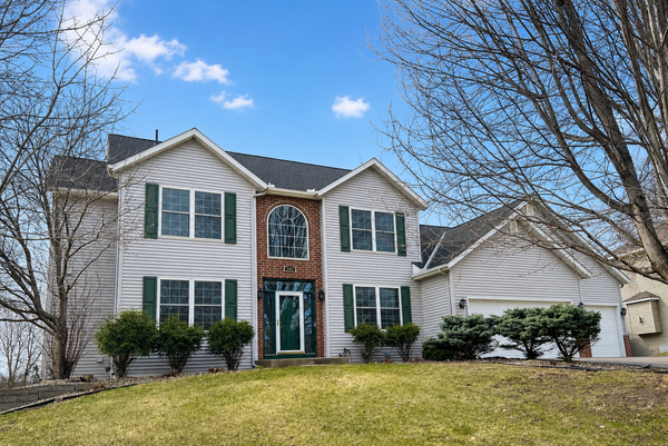 2888 Eagle Valley Drive, Woodbury, MN 55129