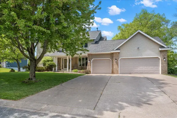 139 Ridge Way, Mahtomedi, MN 55115