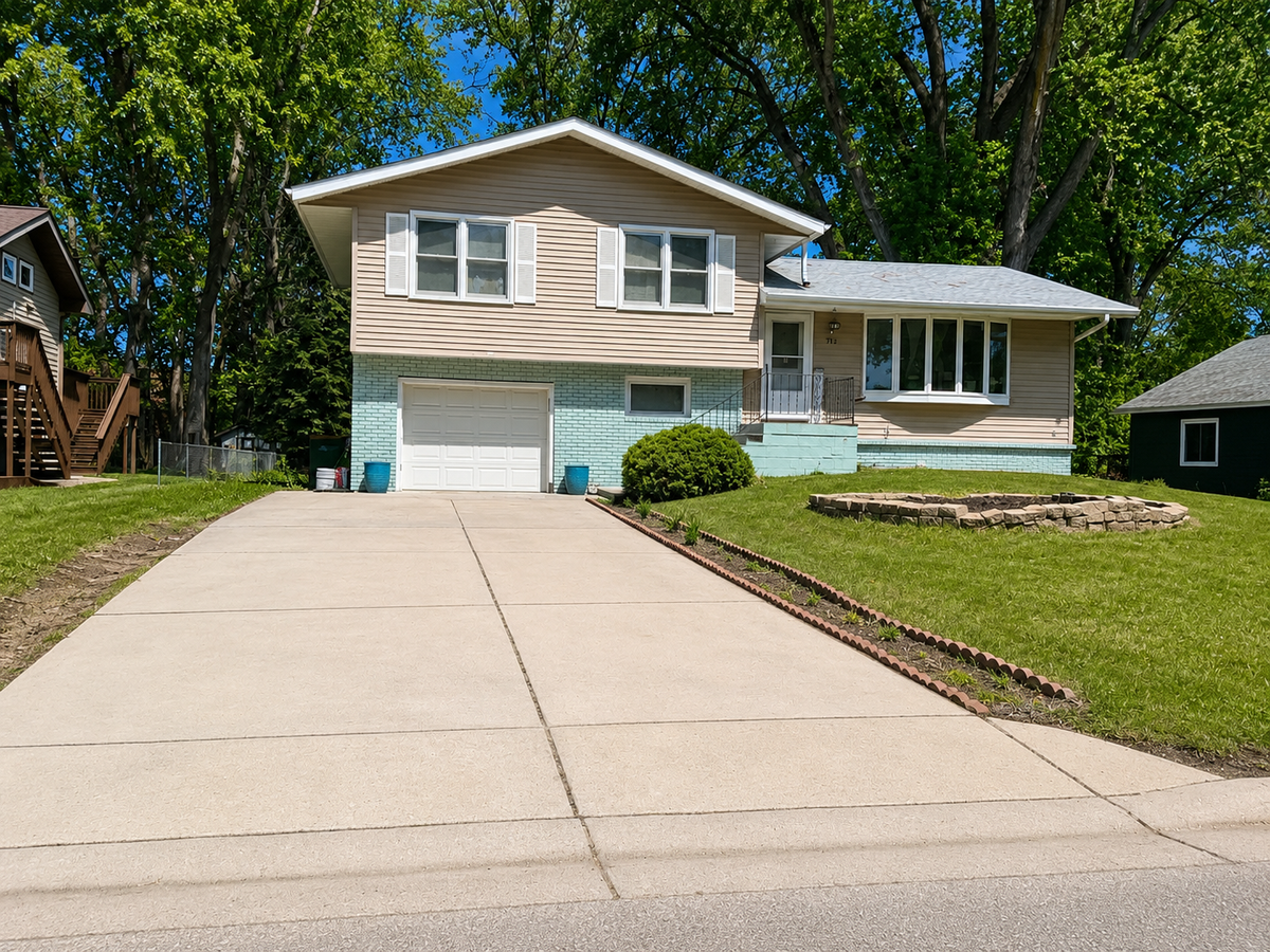 787 Berwood Avenue, Vadnais Heights, MN 55127 - #1