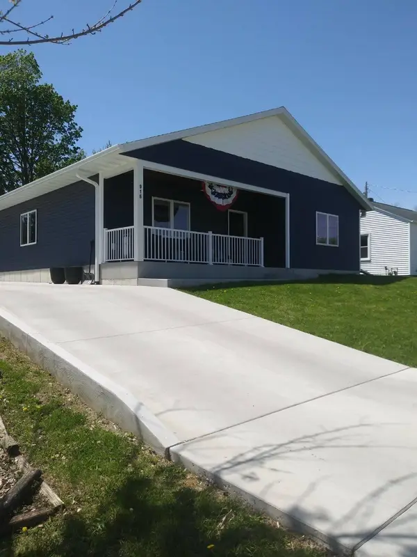 916 E Main Street, Caledonia, MN 55921
