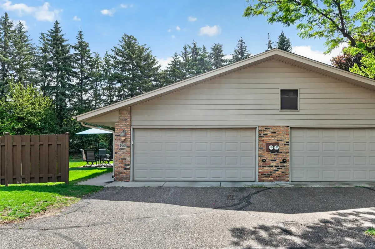 9601 Lonsdale Circle, Hopkins, MN 55305 - #1