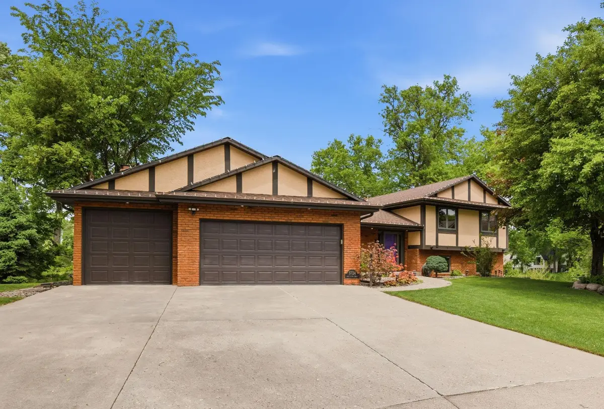 5724 Auto Club Circle, Bloomington, MN 55437 - #1