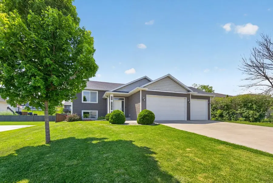 810 8th Avenue Sw, Pine Island, MN 55963 - #3