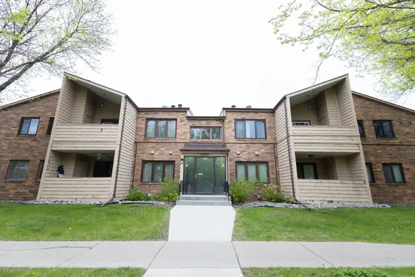 3245 17th Avenue S #103, Fargo, ND 58103