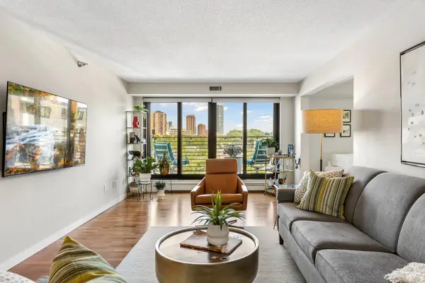 52 Groveland Terrace #A302, Minneapolis, MN 55403