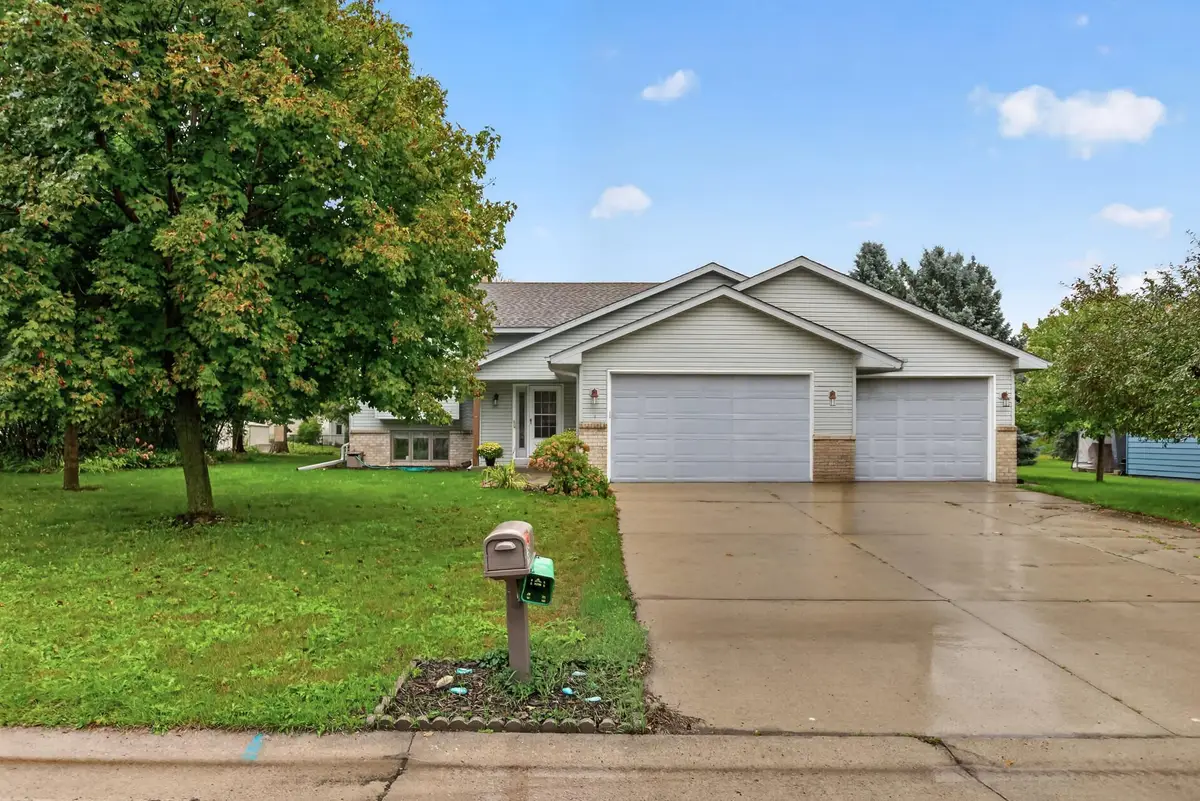 135 Obrien Parkway, Belle Plaine, MN 56011 - #1