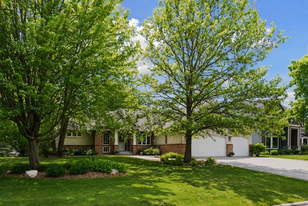 8167 Enclave Road, Woodbury, MN 55125