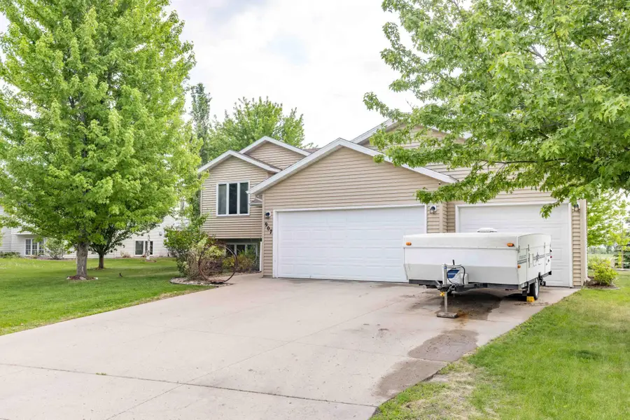 907 11th Avenue Se, Barnesville, MN 56514 - #3