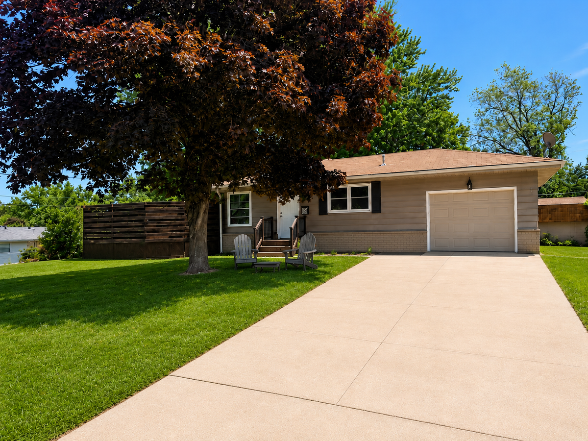 402 Sunset Court Ne, Stewartville, MN 55976 - #1