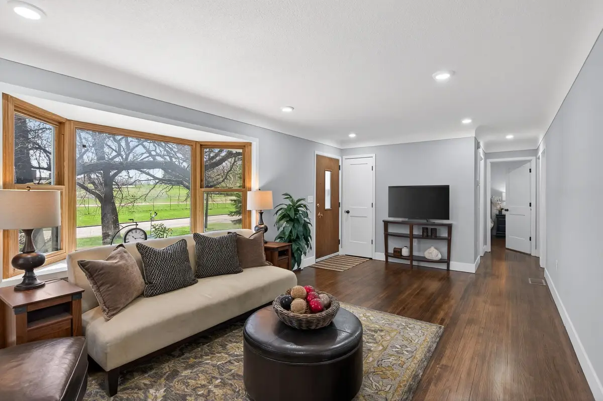 31 Demont Avenue E, Little Canada, MN 55117 - #1