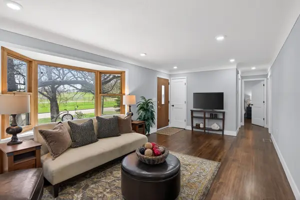 31 Demont Avenue E, Little Canada, MN 55117