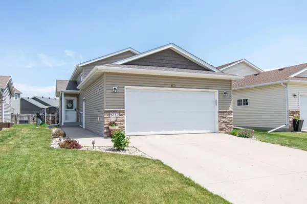 6182 35th Street S, Fargo, ND 58104