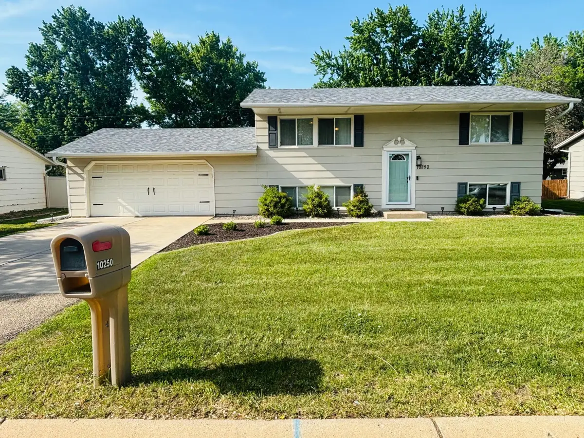 10250 99th Avenue N, Maple Grove, MN 55369 - #1