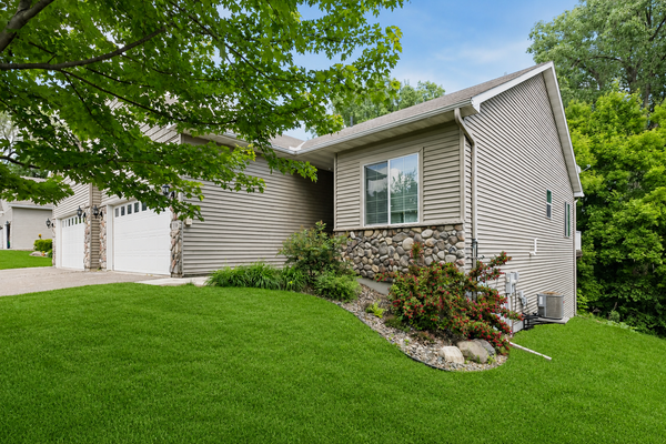 3165 Doneene Lane, Eagan, MN 55121