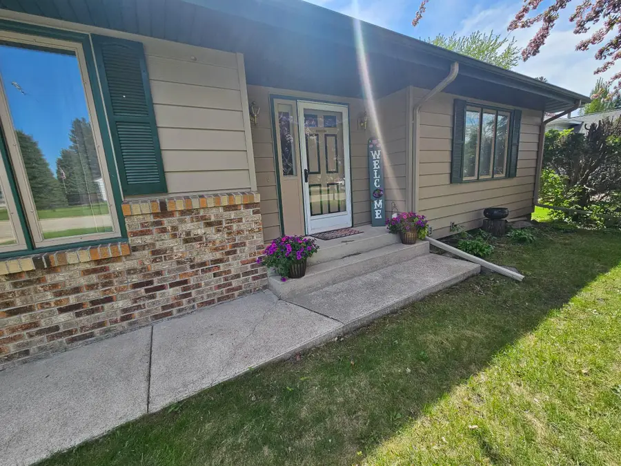 116 Nora Street E, Thief River Falls, MN 56701 - #3