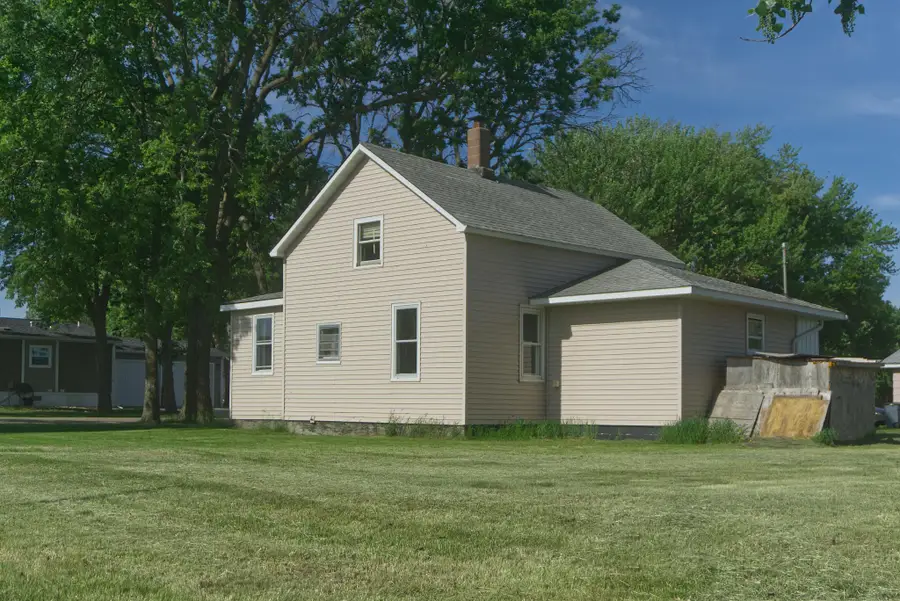 322 2nd Street Ne, Lidgerwood, ND 58041 - #3