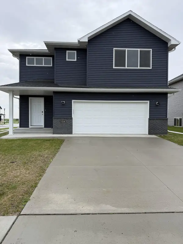 1154 60th Avenue W, West Fargo, ND 58078