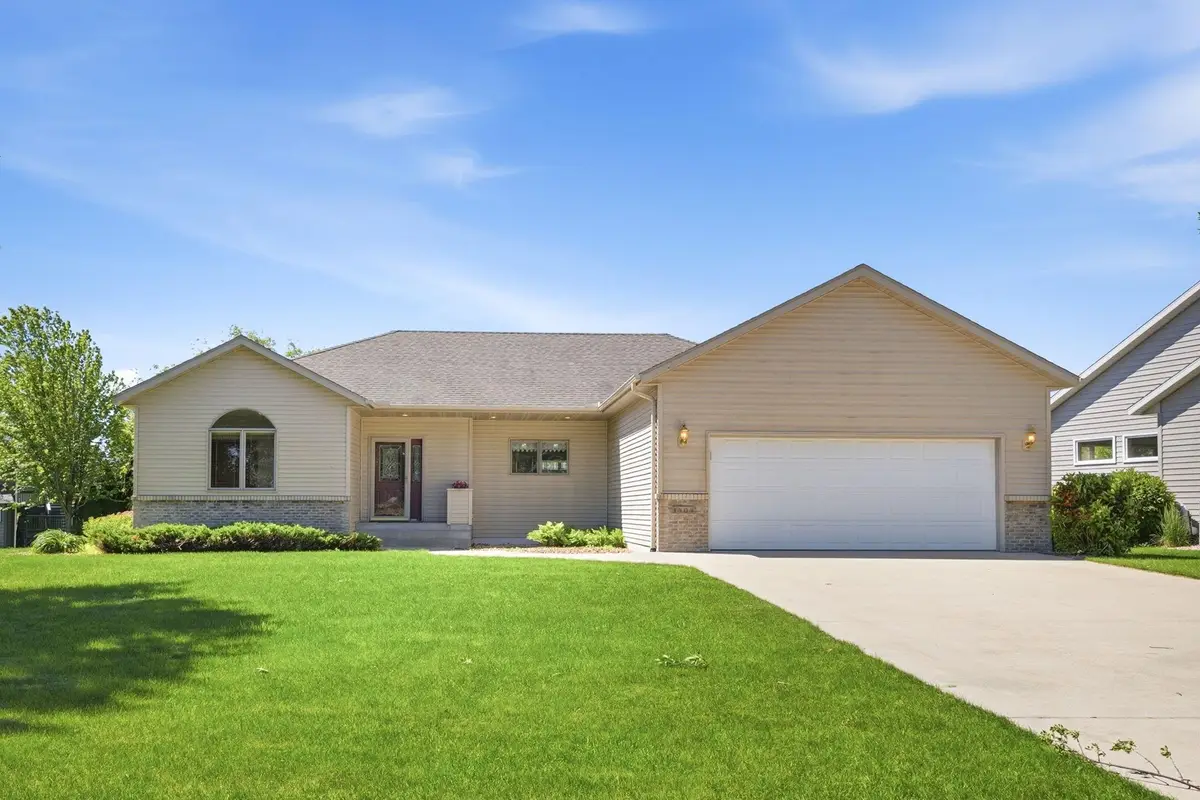 1404 Heritage Avenue Nw, Hutchinson, MN 55350 - #1