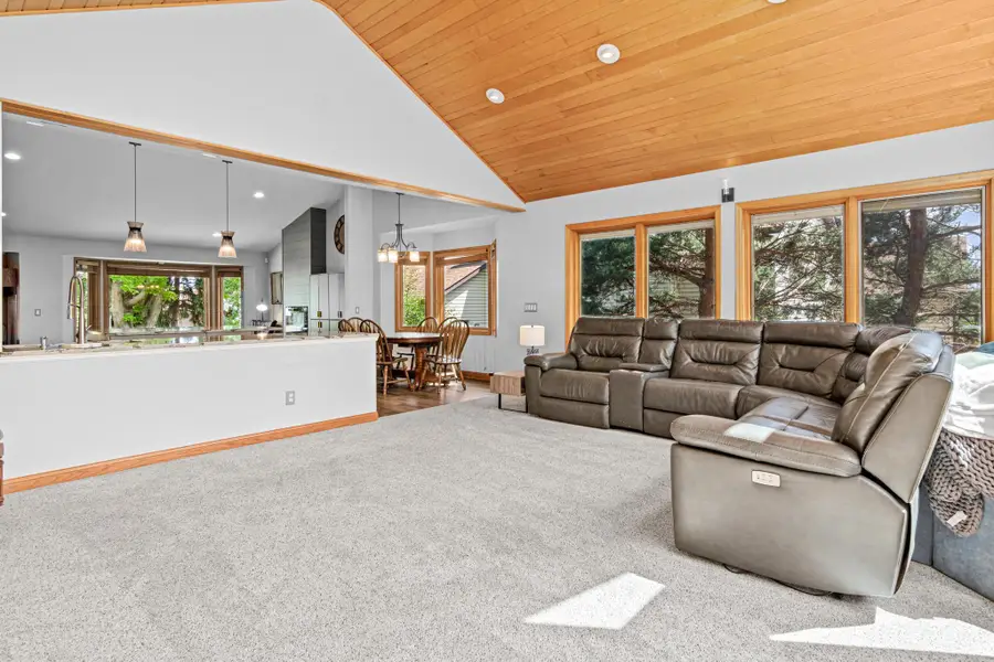 1570 Lakeview Curve, Eagan, MN 55122 - #3