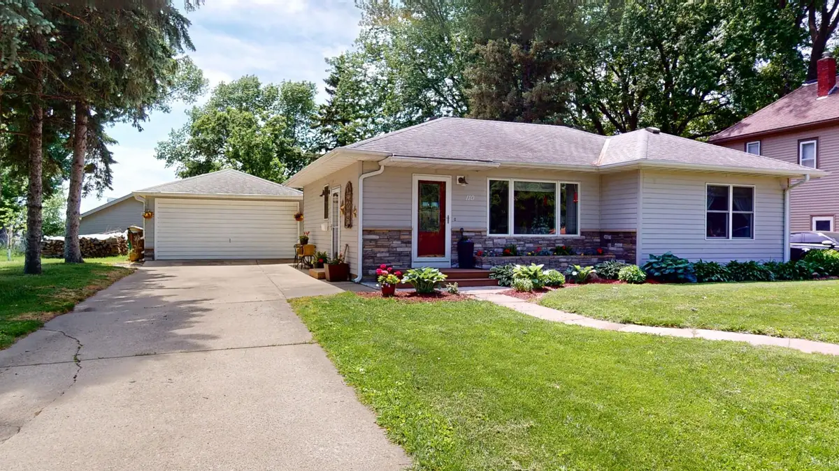 110 Hawthorne Street W, Albert Lea, MN 56007 - #1