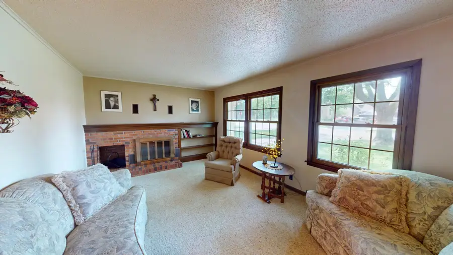 904 Clausen Avenue, Albert Lea, MN 56007 - #2