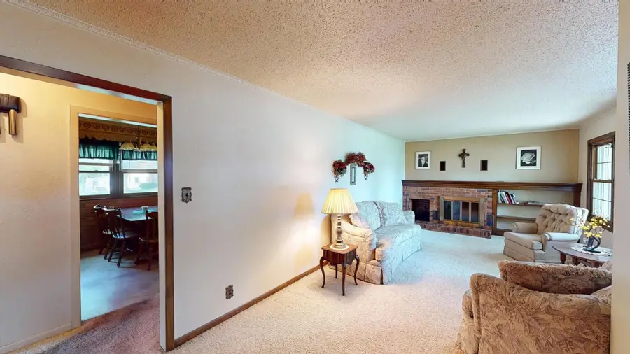 904 Clausen Avenue, Albert Lea, MN 56007 - #3