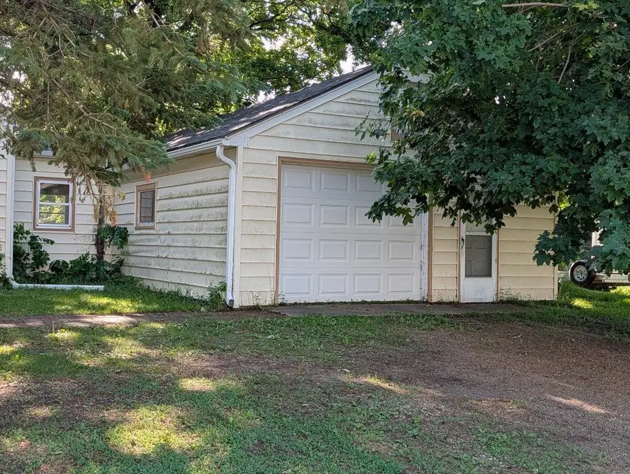714 6th Avenue Ne, Waseca, MN 56093 - #2