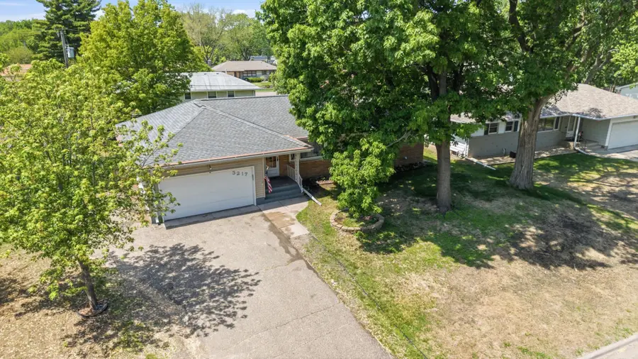 3217 Welcome Avenue N, Crystal, MN 55422 - #3