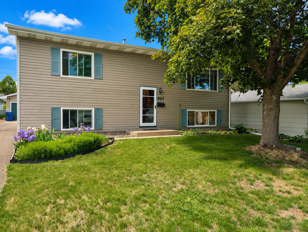 907 California Avenue W, Saint Paul, MN 55117