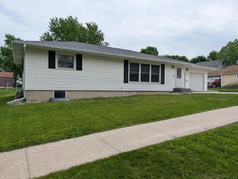 377 1st Street Sw, Wells, MN 56097 - #1