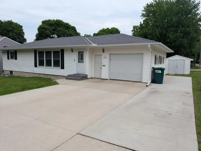 377 1st Street Sw, Wells, MN 56097 - #2