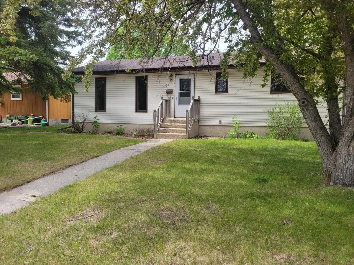 425 Spruce Avenue S, Thief River Falls, MN 56701 - #1