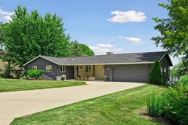 2500 Auburn Drive, Victoria, MN 55386