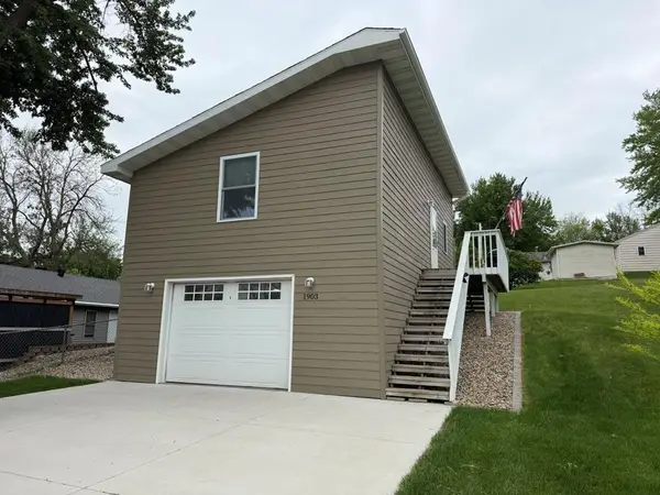 1903 Mark Drive, Albert Lea, MN 56007